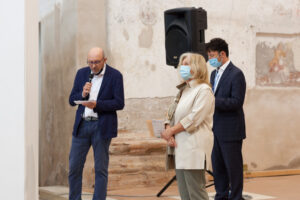 Fotografia di Paolo Fantuzzi mentre parla al concerto a Guastalla per AIMA 3 ottobre 2021