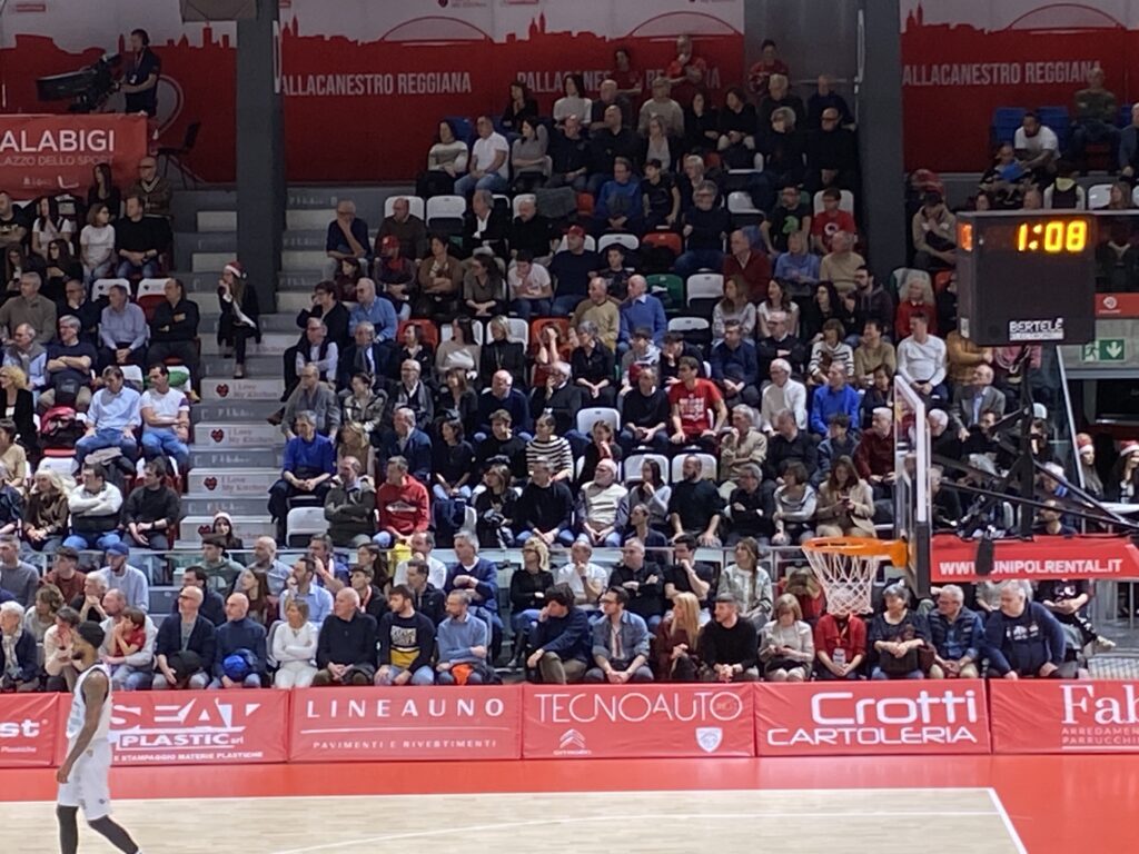 Partita Unahotels Pallacanestro Reggiana contro Dynamo Sassari, 23 dicembre 2024, con Match Sponsor Master Voice e Charity Partner AIMA Reggio Emilia, per la promozione della prevenzione dell'Alzheimer e delle altre forme di demenza