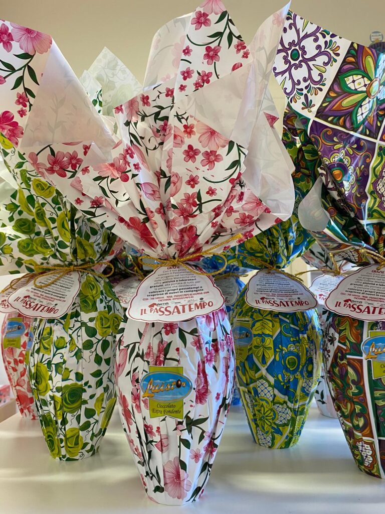 Uova di Pasqua di cioccolata solidali per il progetto Il Passatempo delle associazioni partner di progetto AUSER, Banca del Tempo di Quattro Castella e Centro Sociale di Boschi di Puianello.