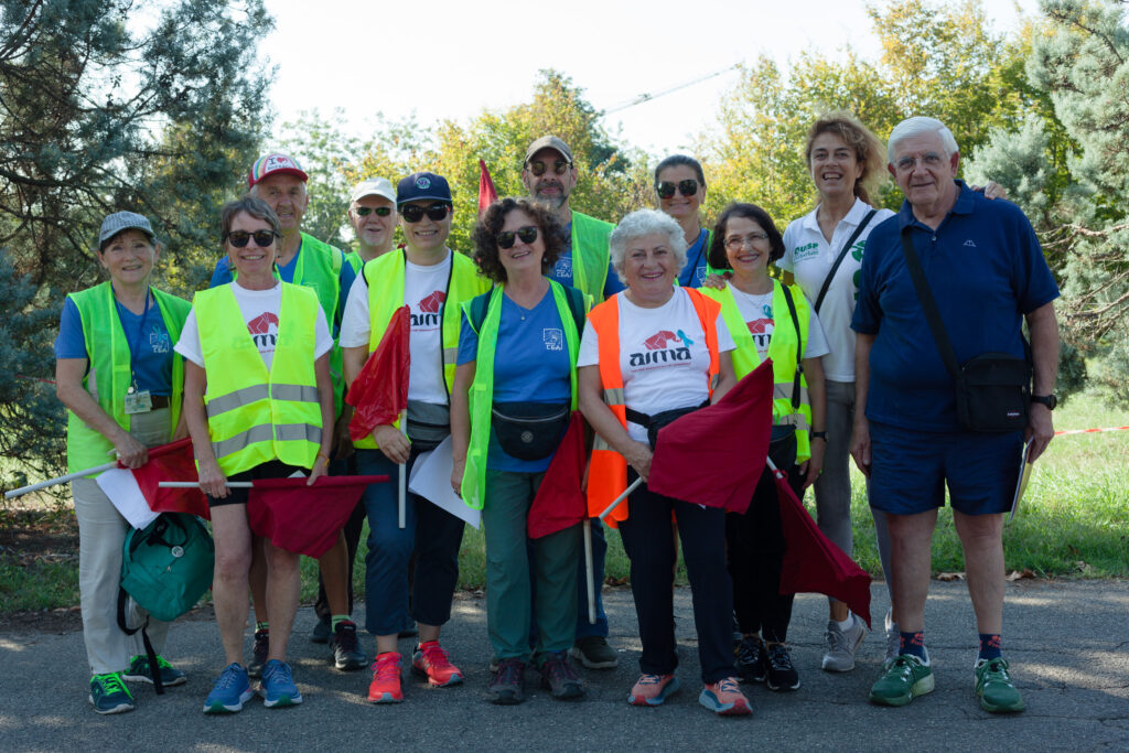 Volontari di Aima Reggio Emilia e degli Amici del CEA alla CamminAIMA camminata solidale ad Albinea, 21 settembre 2025, Giornata Mondiale Alzheimer