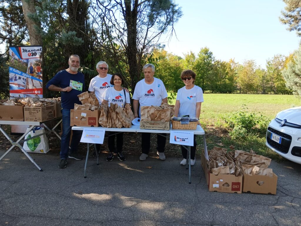 Volontari di AIMA Reggio Emilia alla CamminAIMA camminata solidale ad Albinea, 21 settembre 2025, Giornata Mondiale Alzheimer