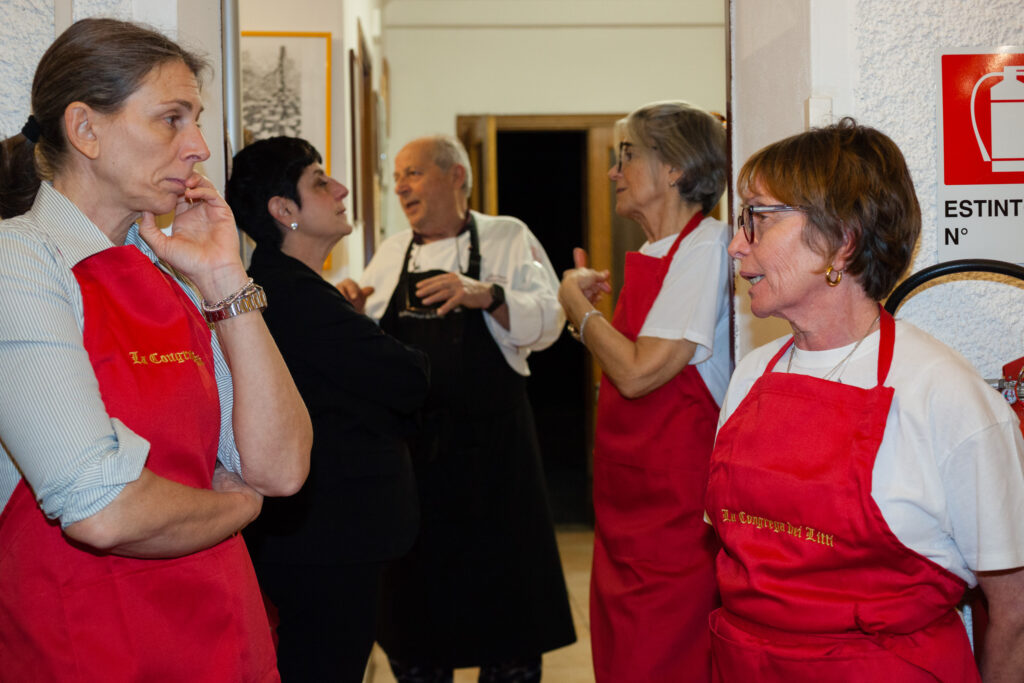 foto di gruppo dei volontari di AIMA Reggio Emilia ODV - cena di venerdì 13 marzo 2026 della Congrega dei Liffi