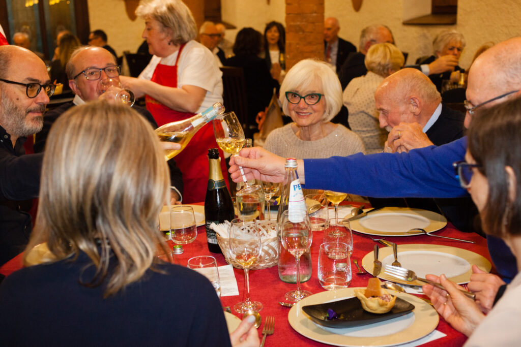 Cestino di Polpo con gelato al Parmigiano Reggiano, uno dei piatti gourmet serviti durante la cena.