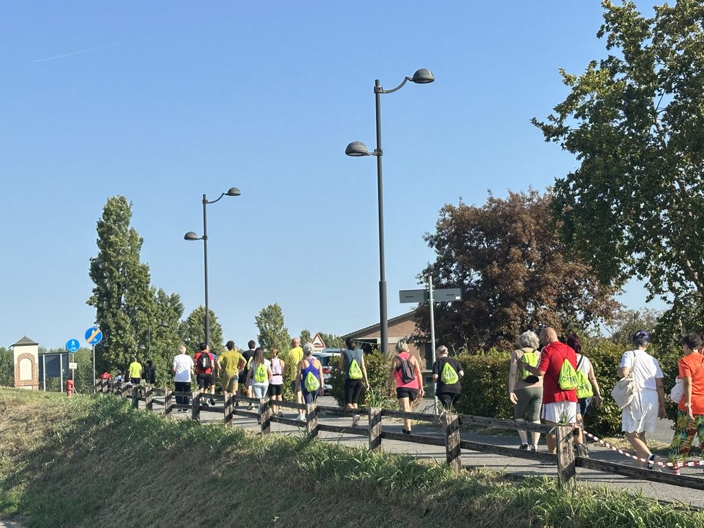 Foto dei partecipanti alla Camminata Guastalla 2026 a sostegno di AIMA Associazione Italiana Malattia di Alzheimer Reggio Emilia ODV
